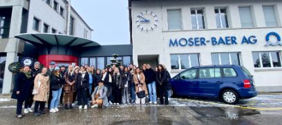 Studierende bei Moser-Baer AG